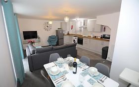 Exmouth - Apartment 2, Strand House - Modern 2 Bedroom Apartment, Perfect Location For Access To Beach & Town Centre - Sleeps 4 Guests - Hosted By Rentmyhouse